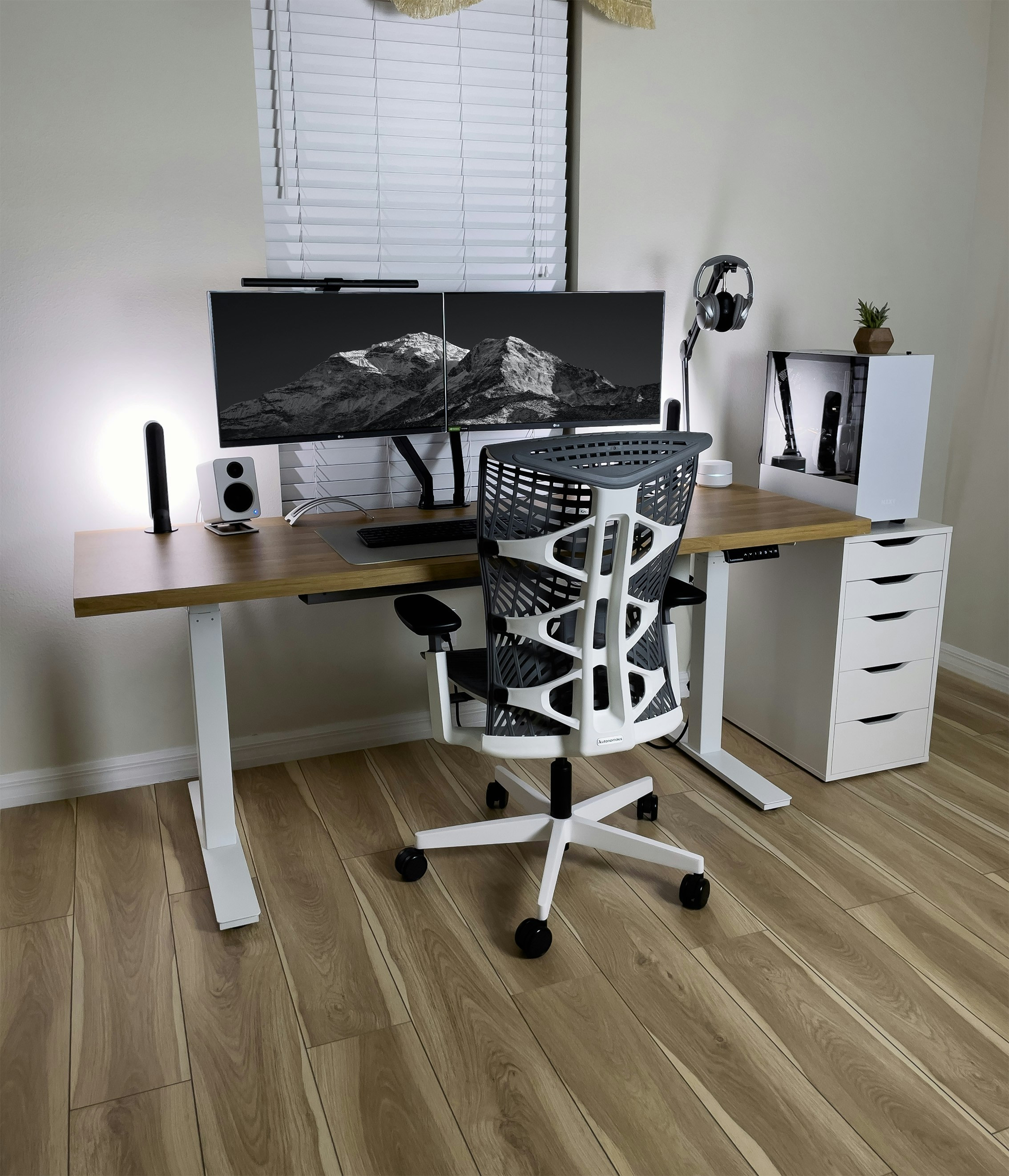 Height-Adjustable Desk - view 1